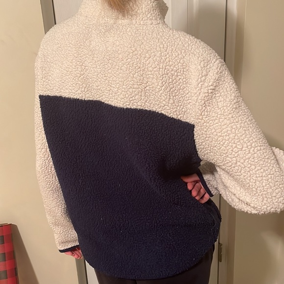 Women’s Sherpa Sweater - Picture 2 of 2